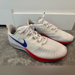 Nike AIR ZOOM PEGASUS 37 'USA' DA1885 100
White Hyper Royal Chile Red